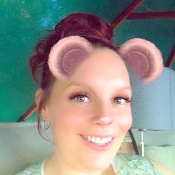 Meet your Posher, Tabitha - Picture 1 of 1